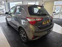 Toyota Yaris 1.5 VVT-h Icon Tech Hatchback 5dr Petrol Hybrid E-CVT Euro 6 (s/s) (100 ps) 