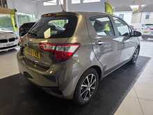 Toyota Yaris 1.5 VVT-h Icon Tech Hatchback 5dr Petrol Hybrid E-CVT Euro 6 (s/s) (100 ps) 