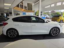 Ford Focus 1.0T EcoBoost ST-Line X Hatchback 5dr Petrol Auto Euro 6 (s/s) (125 ps) 