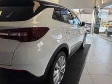 Vauxhall Grandland X 1.2 Turbo Elite Nav SUV 5dr Petrol Auto 8Spd Euro 6 (s/s) (130 ps) 