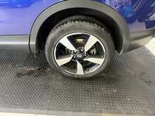 Nissan Qashqai 1.6 dCi N-Connecta SUV 5dr Diesel XTRON 2WD Euro 6 (s/s) (130 ps) 