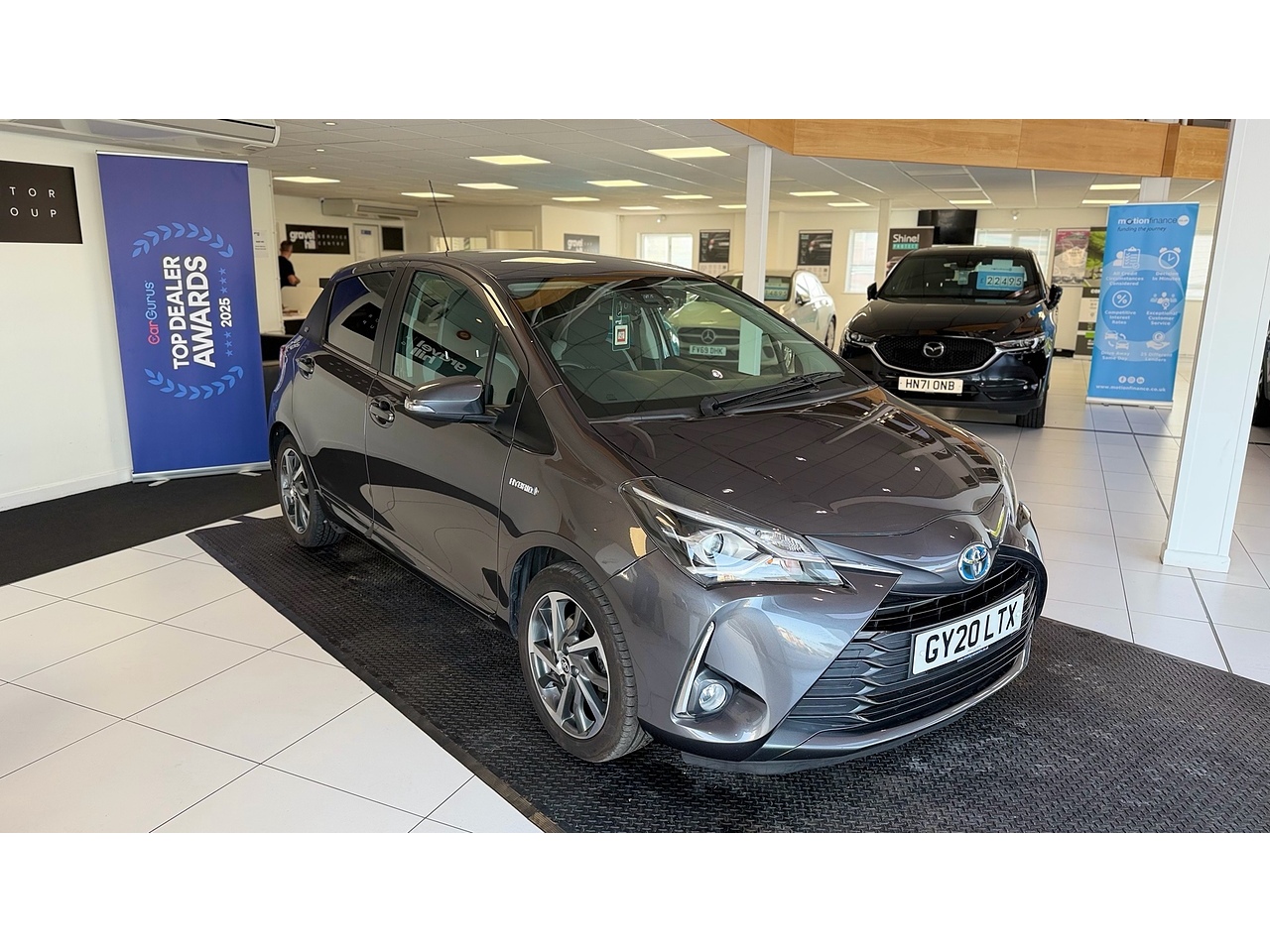 Toyota 1.5 VVT-h Y20 Bi-tone Hatchback 5dr Petrol Hybrid E-CVT Euro 6 (s/s) (100 ps)