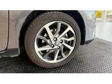 Toyota Yaris 1.5 VVT-h Y20 Bi-tone Hatchback 5dr Petrol Hybrid E-CVT Euro 6 (s/s) (100 ps) 