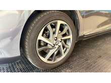 Toyota Yaris 1.5 VVT-h Y20 Bi-tone Hatchback 5dr Petrol Hybrid E-CVT Euro 6 (s/s) (100 ps) 