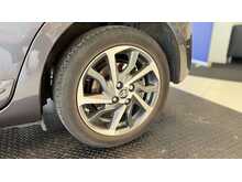 Toyota Yaris 1.5 VVT-h Y20 Bi-tone Hatchback 5dr Petrol Hybrid E-CVT Euro 6 (s/s) (100 ps) 