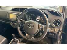 Toyota Yaris 1.5 VVT-h Y20 Bi-tone Hatchback 5dr Petrol Hybrid E-CVT Euro 6 (s/s) (100 ps) 