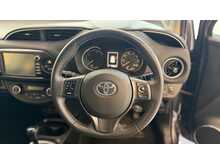 Toyota Yaris 1.5 VVT-h Y20 Bi-tone Hatchback 5dr Petrol Hybrid E-CVT Euro 6 (s/s) (100 ps) 