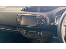 Toyota Yaris 1.5 VVT-h Y20 Bi-tone Hatchback 5dr Petrol Hybrid E-CVT Euro 6 (s/s) (100 ps) 