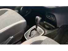 Toyota Yaris 1.5 VVT-h Y20 Bi-tone Hatchback 5dr Petrol Hybrid E-CVT Euro 6 (s/s) (100 ps) 