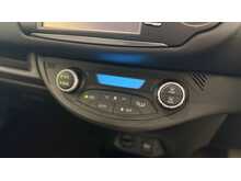 Toyota Yaris 1.5 VVT-h Y20 Bi-tone Hatchback 5dr Petrol Hybrid E-CVT Euro 6 (s/s) (100 ps) 