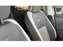 Toyota Yaris 1.5 VVT-h Y20 Bi-tone Hatchback 5dr Petrol Hybrid E-CVT Euro 6 (s/s) (100 ps) 
