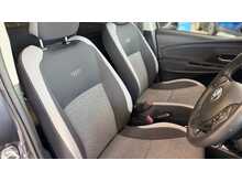 Toyota Yaris 1.5 VVT-h Y20 Bi-tone Hatchback 5dr Petrol Hybrid E-CVT Euro 6 (s/s) (100 ps) 