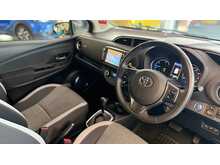 Toyota Yaris 1.5 VVT-h Y20 Bi-tone Hatchback 5dr Petrol Hybrid E-CVT Euro 6 (s/s) (100 ps) 