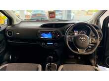 Toyota Yaris 1.5 VVT-h Y20 Bi-tone Hatchback 5dr Petrol Hybrid E-CVT Euro 6 (s/s) (100 ps) 