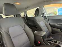 Hyundai TUCSON 1.7 CRDi Blue Drive SE Nav SUV 5dr Diesel DCT Euro 6 (s/s) (141 ps) 
