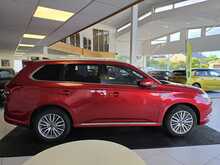 Mitsubishi Outlander 2.4h TwinMotor 13.8kWh 4hs SUV 5dr Petrol Plug-in Hybrid CVT 4WD Euro 6 (s/s) (209 ps) 