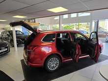 Mitsubishi Outlander 2.4h TwinMotor 13.8kWh 4hs SUV 5dr Petrol Plug-in Hybrid CVT 4WD Euro 6 (s/s) (209 ps) 