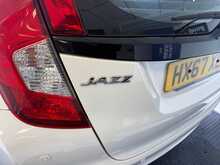 Honda Jazz i-VTEC SE Navi Hatchback 1.3 Manual Petrol 