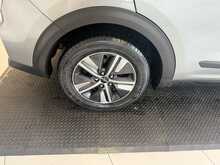 Kia Niro 1.6 GDi 2 SUV 5dr Petrol Hybrid DCT Euro 6 (s/s) (139 bhp) 