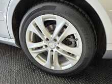 Mercedes-Benz E Class 3.0 E350 CDI V6 BlueEfficiency Avantgarde Edition 125 Saloon 4dr Diesel G-Tronic+ Euro 5 (265 ps) 
