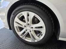 Mercedes-Benz E Class 3.0 E350 CDI V6 BlueEfficiency Avantgarde Edition 125 Saloon 4dr Diesel G-Tronic+ Euro 5 (265 ps) 