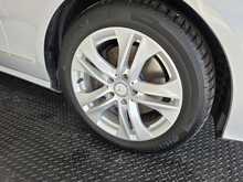 Mercedes-Benz E Class 3.0 E350 CDI V6 BlueEfficiency Avantgarde Edition 125 Saloon 4dr Diesel G-Tronic+ Euro 5 (265 ps) 