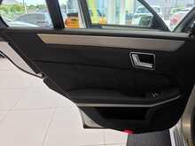 Mercedes-Benz E Class 3.0 E350 CDI V6 BlueEfficiency Avantgarde Edition 125 Saloon 4dr Diesel G-Tronic+ Euro 5 (265 ps) 