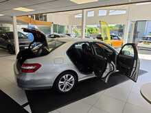 Mercedes-Benz E Class 3.0 E350 CDI V6 BlueEfficiency Avantgarde Edition 125 Saloon 4dr Diesel G-Tronic+ Euro 5 (265 ps) 