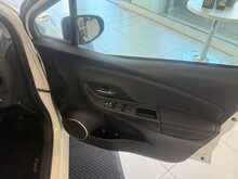 Toyota Yaris 1.5 VVT-h Excel Hatchback 5dr Petrol Hybrid E-CVT Euro 6 (15in Alloy) (101 ps) 