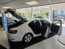 Skoda Superb 1.4 TSI ACT SE L Executive Hatchback 5dr Petrol DSG Euro 6 (s/s) (150 ps) 