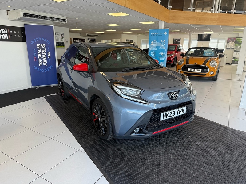 1.0 VVT-i Undercover Hatchback 5dr Petrol Manual Euro 6 (s/s) (72 ps)