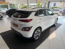 Hyundai KONA 64kWh Premium SUV 5dr Electric Auto (10.5kW Charger) (204 ps) 