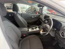 Hyundai KONA 64kWh Premium SUV 5dr Electric Auto (10.5kW Charger) (204 ps) 