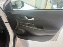 Hyundai KONA 64kWh Premium SUV 5dr Electric Auto (10.5kW Charger) (204 ps) 
