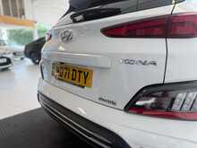 Hyundai KONA 64kWh Premium SUV 5dr Electric Auto (10.5kW Charger) (204 ps) 