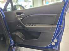 Renault Captur 1.6 E-TECH techno SUV 5dr Petrol Hybrid Auto Euro 6 (s/s) (145 ps) 
