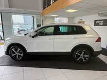 Volkswagen Tiguan 2.0 TDI BlueMotion Tech SE Navigation SUV 5dr Diesel DSG 4Motion Euro 6 (s/s) (150 ps) 