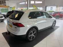 Volkswagen Tiguan 2.0 TDI BlueMotion Tech SE Navigation SUV 5dr Diesel DSG 4Motion Euro 6 (s/s) (150 ps) 