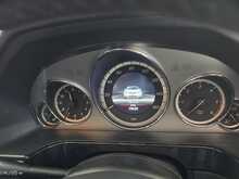 Mercedes-Benz E Class 2.1 E250 CDI BlueEfficiency Avantgarde Saloon 4dr Diesel G-Tronic+ Euro 5 (s/s) (204 ps) 