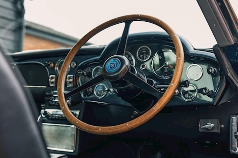 DB5  Coupe 0.0  Petrol