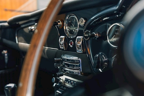 DB5  Coupe 0.0  Petrol