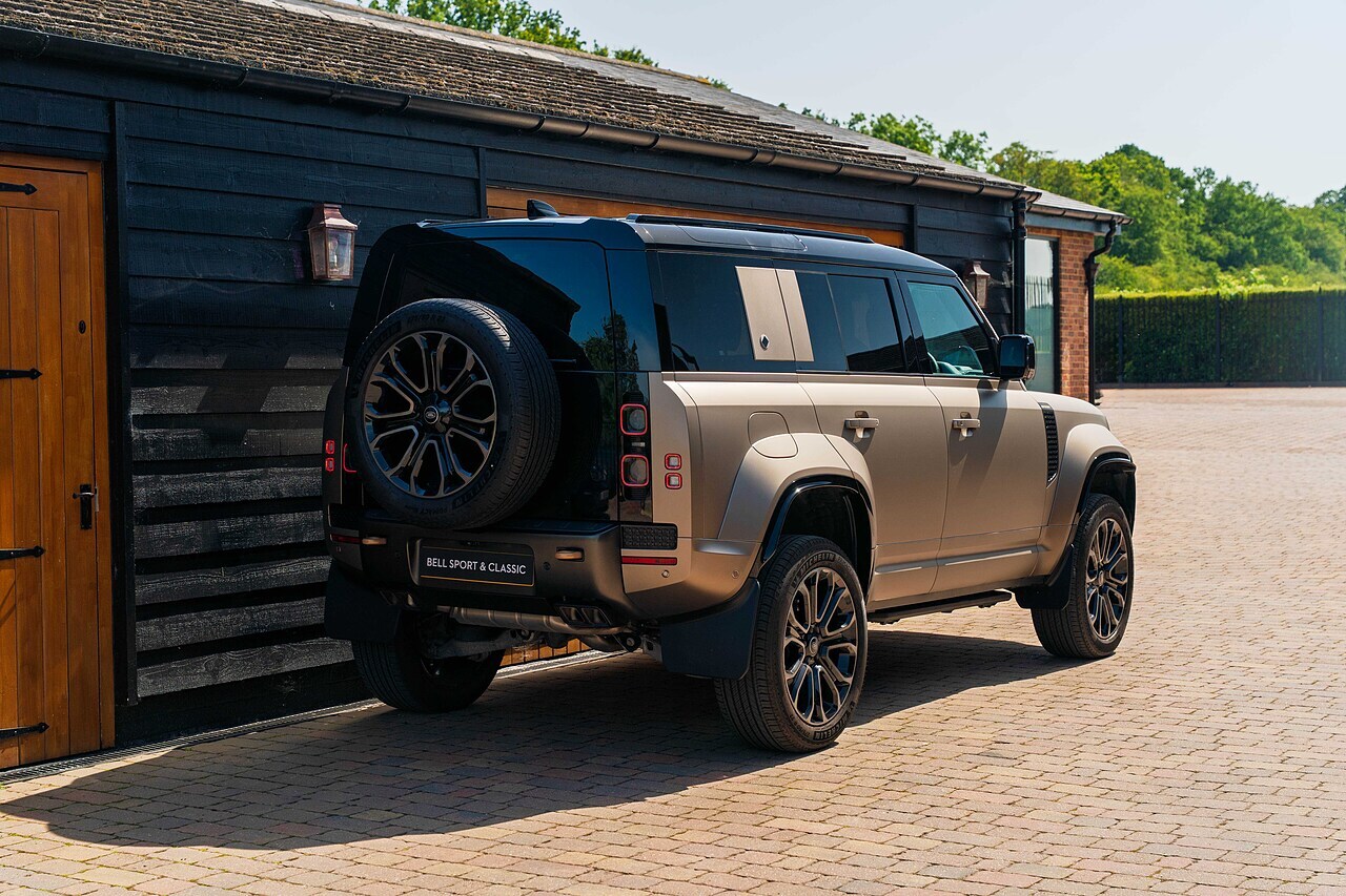 LAND ROVER DEFENDER OCTA THE ULTIMATE LAND ROVER DEFENDER 119,950...