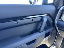 Land Rover Defender 110 D250 MHEV X-Dynamic SE 