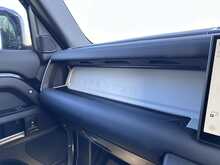 Land Rover Defender 110 D250 MHEV X-Dynamic SE 