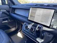 Land Rover Defender 110 D250 MHEV X-Dynamic SE 