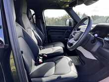 Land Rover Defender 110 D250 MHEV X-Dynamic SE 
