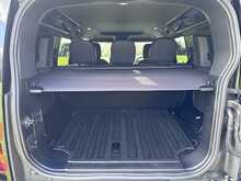 Land Rover Defender 110 D250 MHEV X-Dynamic SE 