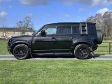 Land Rover Defender 110 D250 MHEV X-Dynamic SE 