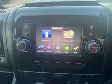 Peugeot Boxer BlueHDi 335 Professional L3H2 Euro 6 140ps 