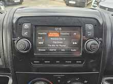 Peugeot Boxer BlueHDi 335 Professional L3H2 Euro 6 140ps 